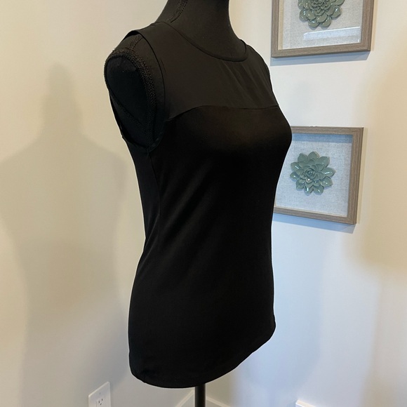 Banana Republic Black Sleeveless Keyhole Top With Sheer Yoke EUC - Picture 3 of 11